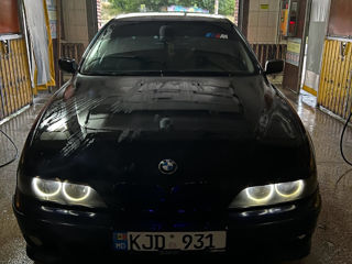 BMW 5 Series foto 2