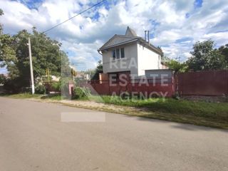 Casă în două nivele amplasată pe strada Trandafirilor 41, satul Sadovoe foto 1