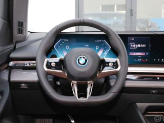 BMW i5 foto 8