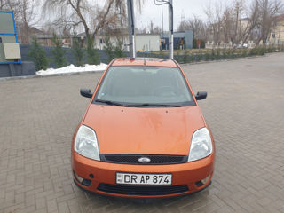 Ford Fiesta foto 1