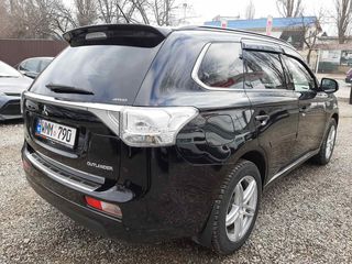 Mitsubishi Outlander foto 3