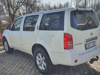 Nissan Pathfinder foto 1