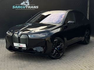 BMW iX фото 1