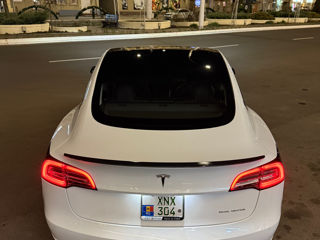 Tesla Model 3 foto 4