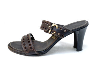 Salvatore Ferragamo Perforated Sandal. Размер 38. Оригинал. В отличном состоянии. foto 6