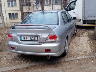 Mitsubishi Lancer foto 2