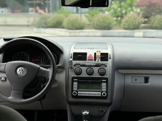 Volkswagen Touran foto 8