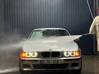 BMW 5 Series foto 3