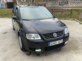 Volkswagen Touran foto 4