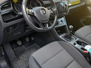 Volkswagen Touran foto 4