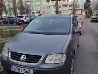 Volkswagen Touran foto 3