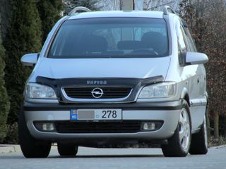 Opel Zafira foto 1