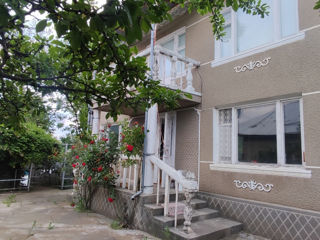 Se vinde casă cu două nivele. foto 2