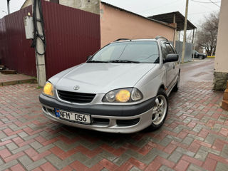 Toyota Avensis foto 8