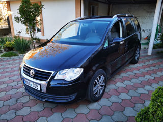 Volkswagen Touran foto 1