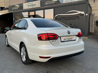 Volkswagen Jetta foto 4