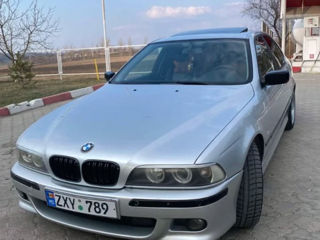 BMW 5 Series foto 2