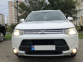 Mitsubishi Outlander foto 2