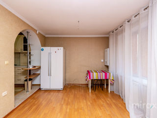 Apartament cu 4 camere, 90 m², Buiucani, Chișinău foto 3