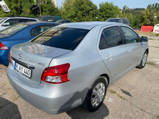 Toyota Yaris foto 1