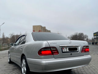 Mercedes E-Class foto 2