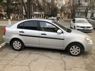 Hyundai Accent foto 2