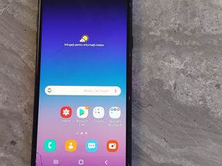 Se vinde Samsung A6 sticla e plesnita dar sazăru lucriază Versiunia Adroid.10