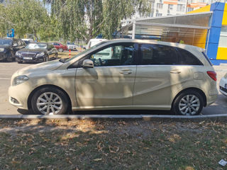 Mercedes B-Class foto 2