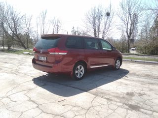 Toyota Sienna foto 5