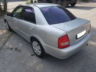 Mazda 323 foto 2