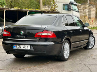 Skoda Superb foto 2