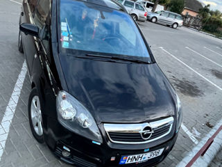 Opel Zafira foto 1