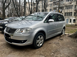 Volkswagen Touran foto 2