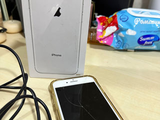 Iphone 8 / White 64 Gb