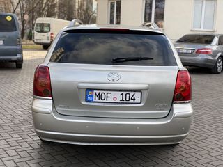 Toyota Avensis foto 2