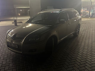 Toyota Avensis foto 2