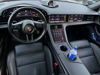 Porsche Taycan foto 9