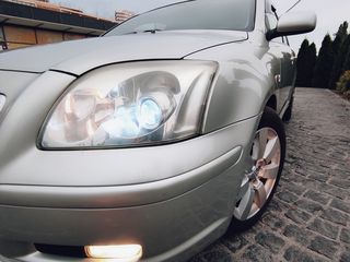 Toyota Avensis foto 3