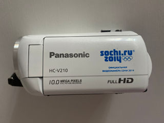 Продаётся новая Full HD видеокамера Panasonic HC-V210.