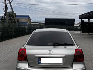 Toyota Avensis foto 6