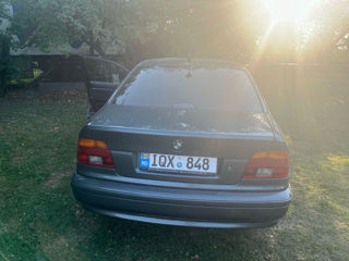 BMW 5 Series foto 2