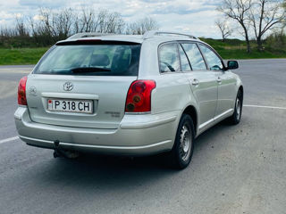 Toyota Avensis foto 3