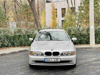 BMW 5 Series foto 2