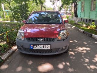 Ford Fiesta foto 3