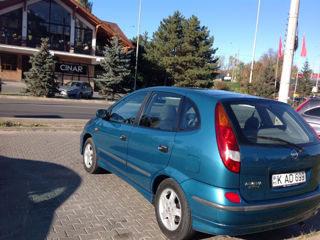 Nissan Almera Tino foto 2