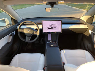 Tesla Model Y foto 4