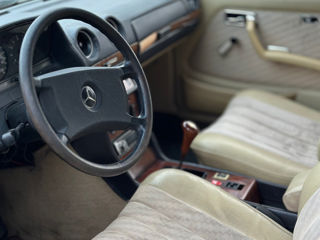 Mercedes Series (W123) foto 5