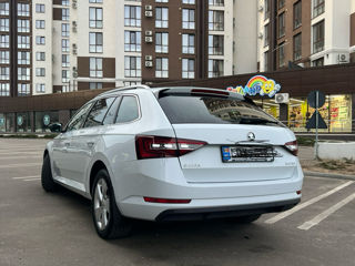 Skoda Superb foto 1