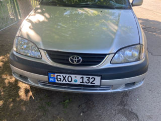 Toyota Avensis foto 2