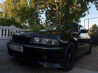 BMW 5 Series foto 2